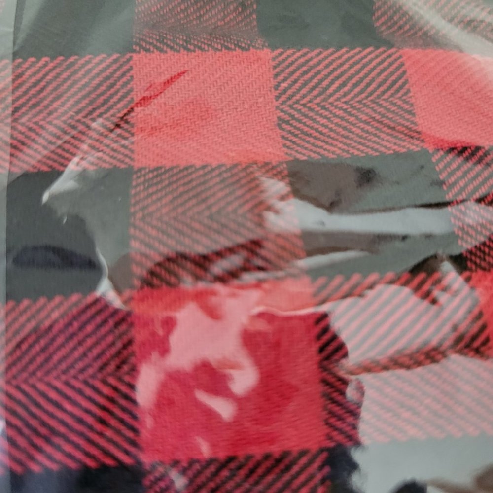 Red Checkered Face Mask - Picture 6 of 6